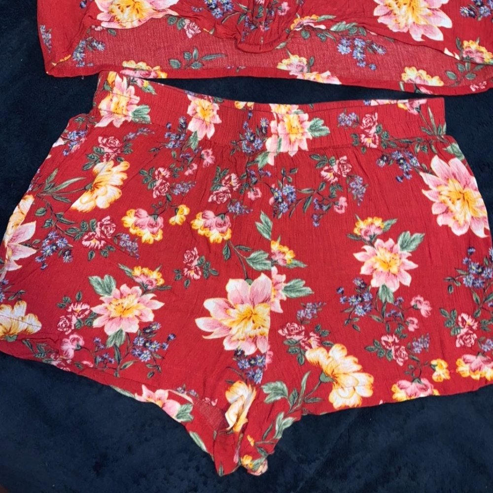 Kendall & Kylie Tropical shorts